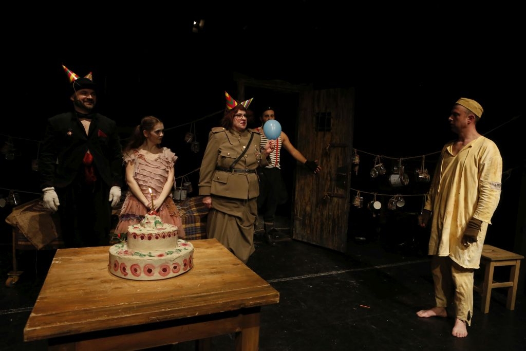 Invitație la eșafod 16