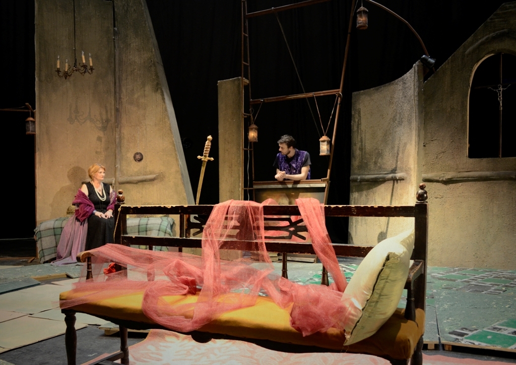 Trădări. Hamlet 10