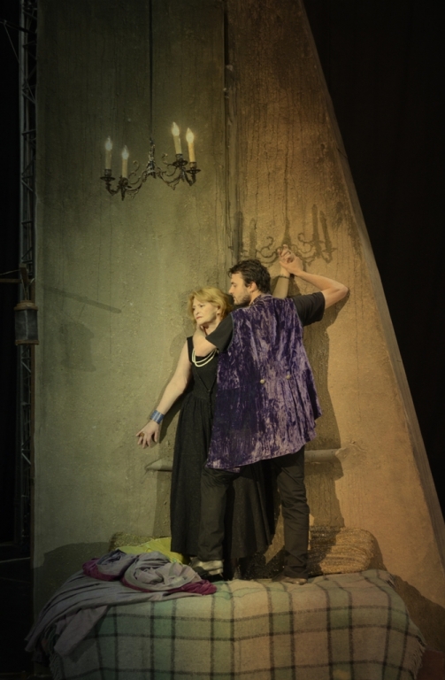 Trădări. Hamlet 11