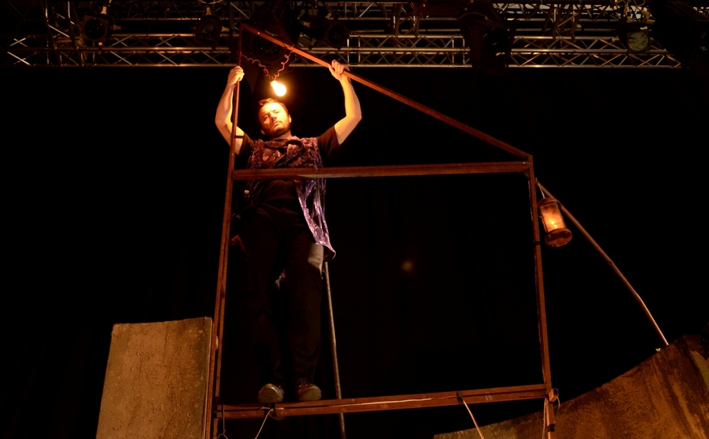 Trădări. Hamlet 12